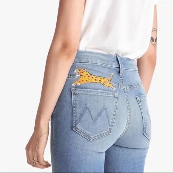 Mother High Waisted Looker Ankle Fray Shoot to Thrill Painted Leopard Jeans 25 - Picture 2 of 15